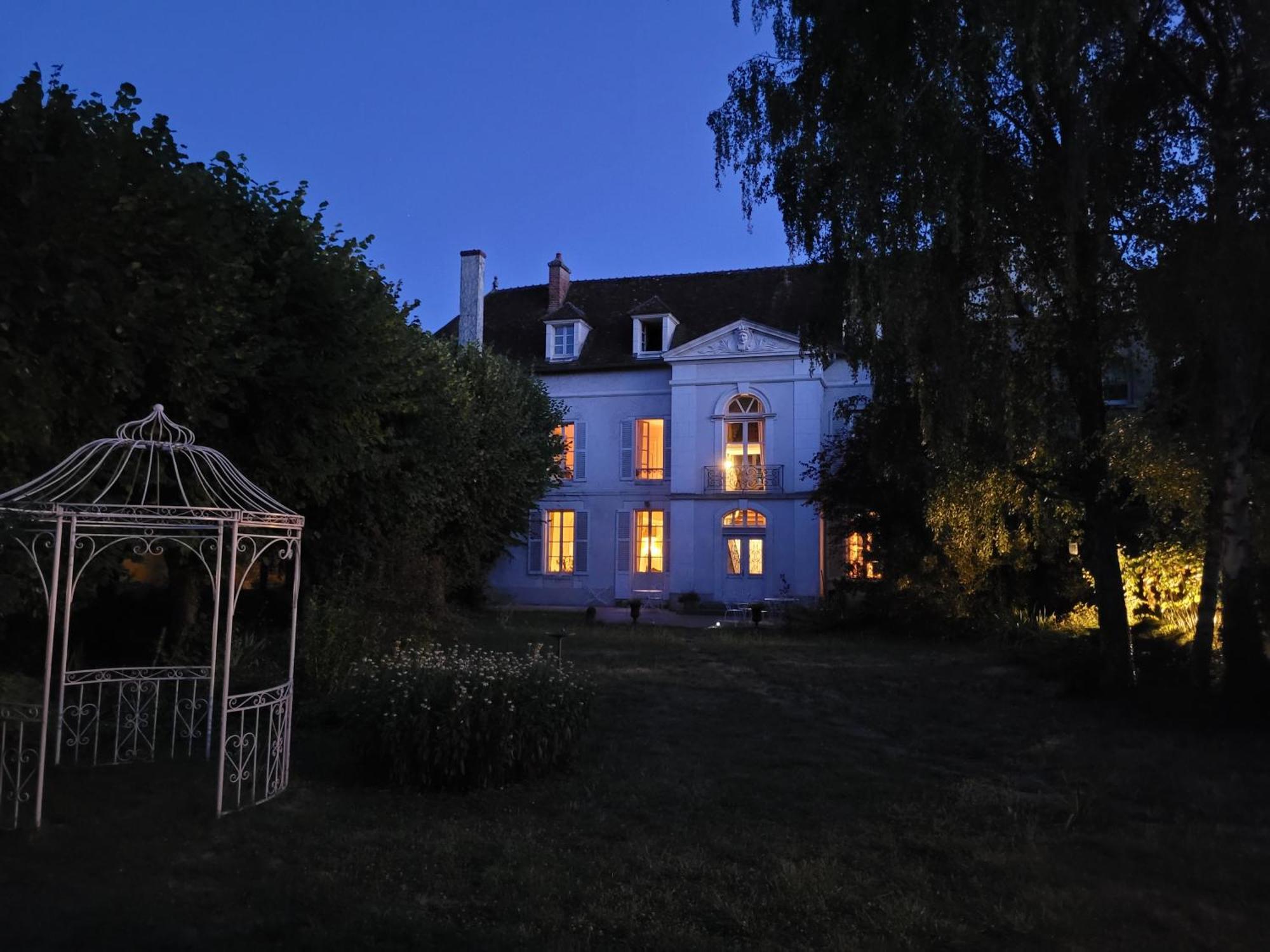 Saint-Eusebe Mansion - Hotel Particulier St-Eusebe Auxerre Bagian luar foto